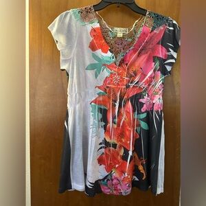 Live & let live white floral crochet back flowy short sleeve blouse new size s